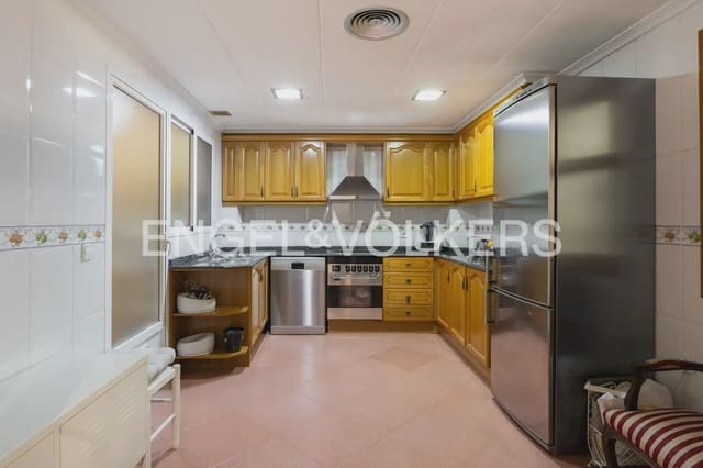3 bedroom Flat for sale in Benetússer with garage - € 280,000 (Ref: 9897761)