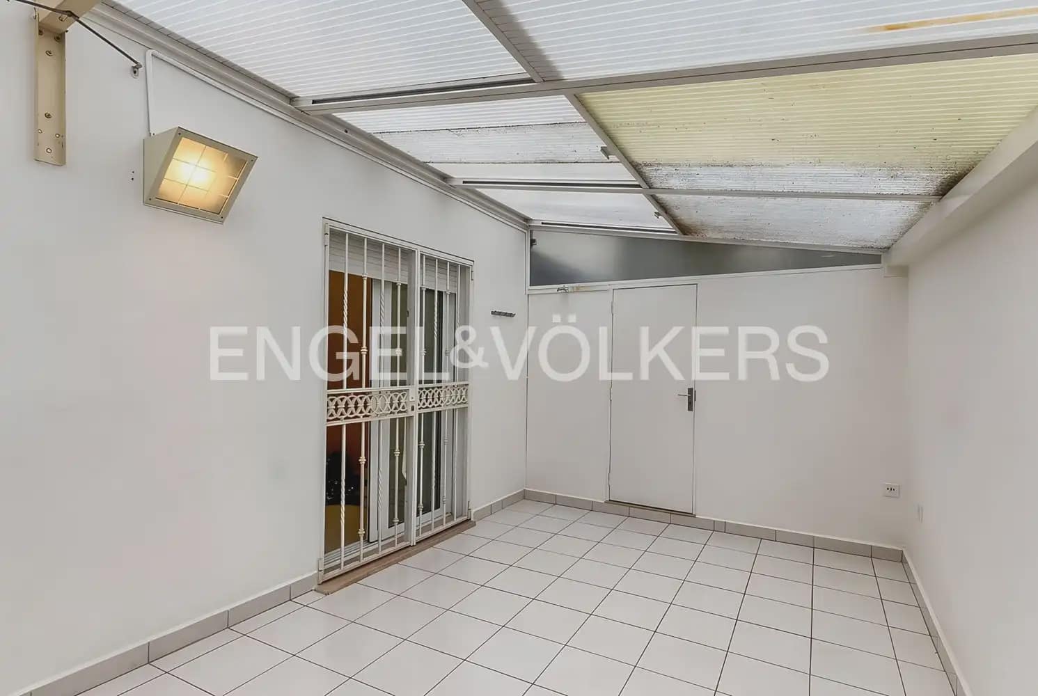 3 bedroom Flat for sale in Benetusser with garage - € 280,000 (Ref: 9897761)