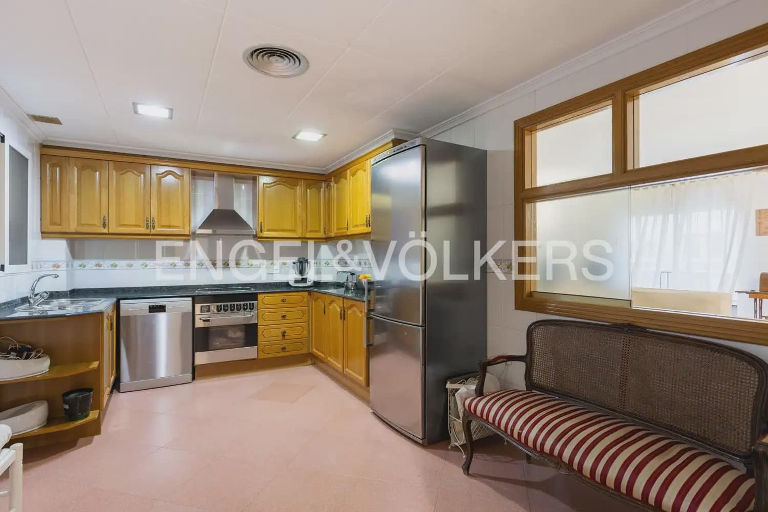 3 bedroom Flat for sale in Benetusser with garage - € 280,000 (Ref: 9897761)