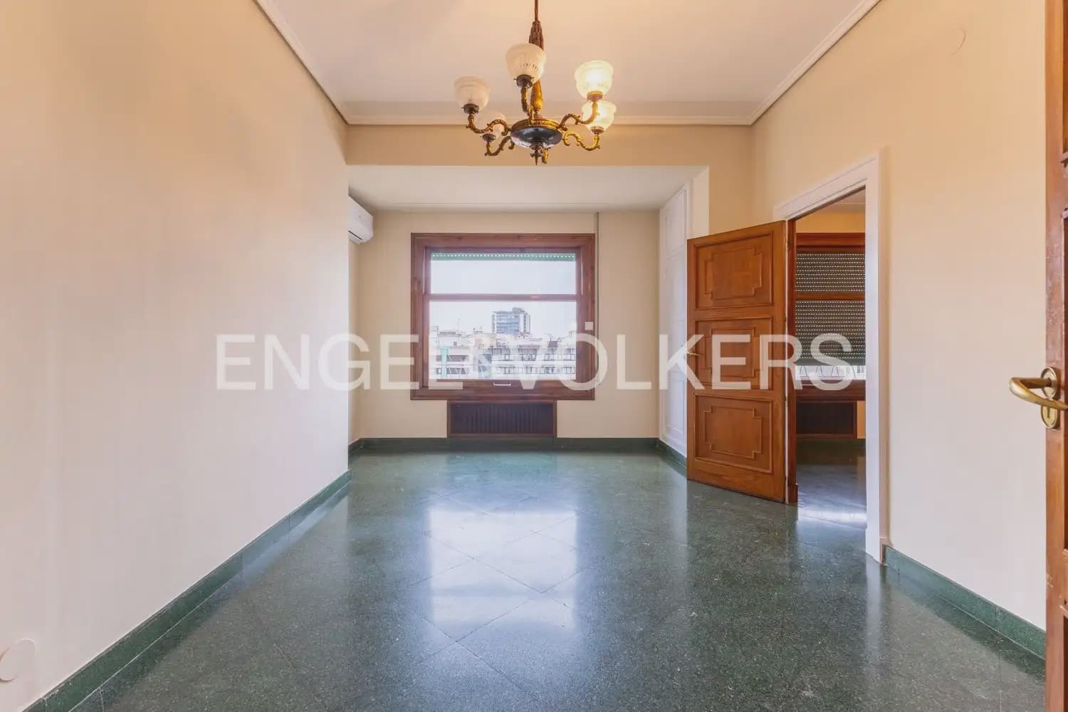 6 Zimmer Wohnung zu vermieten in Valencia Stadt - 4.300 € (Ref: 9897764)