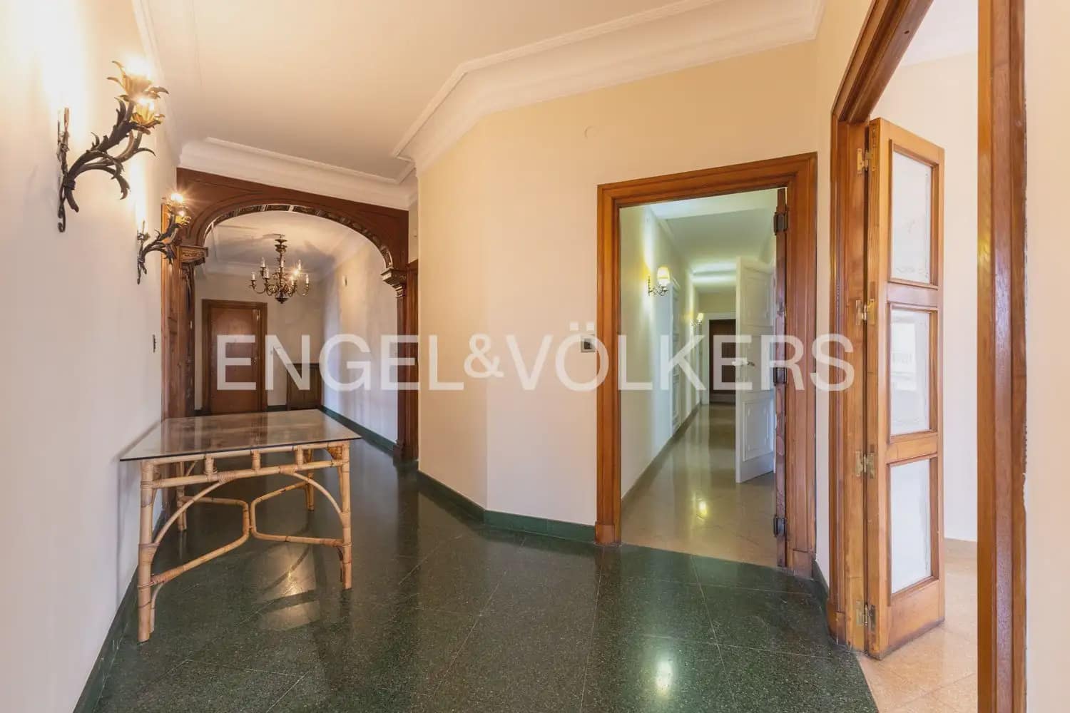 6 Zimmer Wohnung zu vermieten in Valencia Stadt - 4.300 € (Ref: 9897764)
