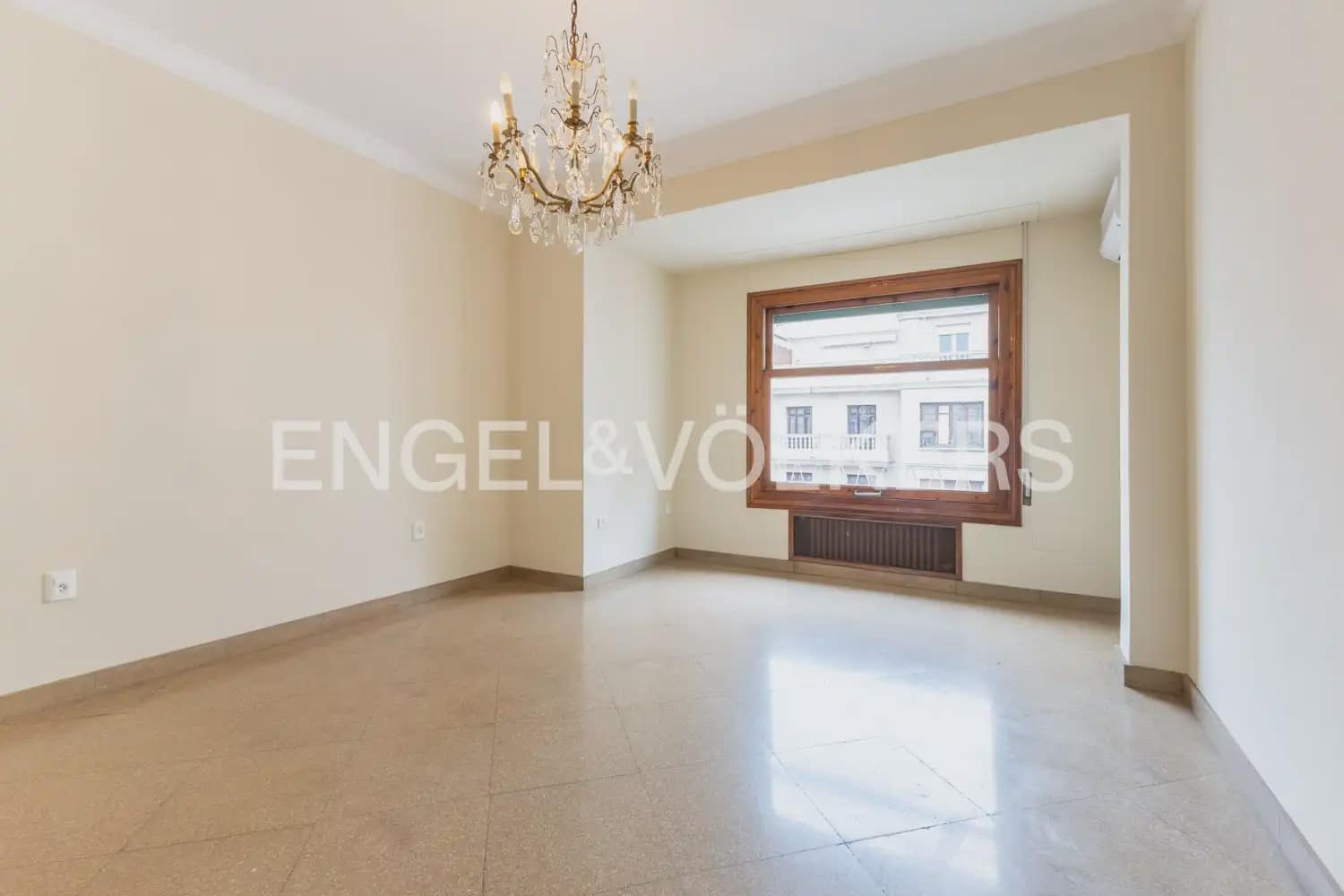 6 Zimmer Wohnung zu vermieten in Valencia Stadt - 4.300 € (Ref: 9897764)
