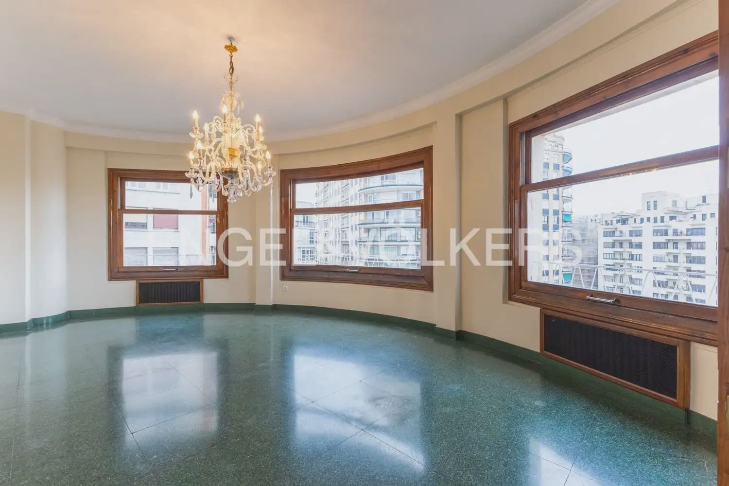 6 Zimmer Wohnung zu vermieten in Valencia Stadt - 4.300 € (Ref: 9897764)