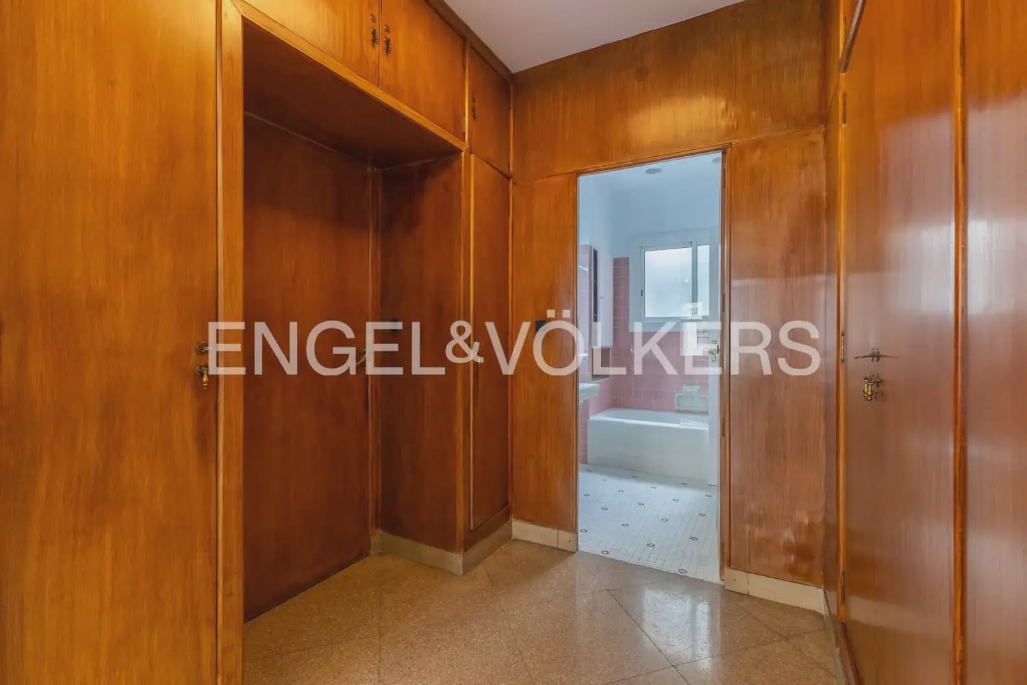 6 Zimmer Wohnung zu vermieten in Valencia Stadt - 4.300 € (Ref: 9897764)