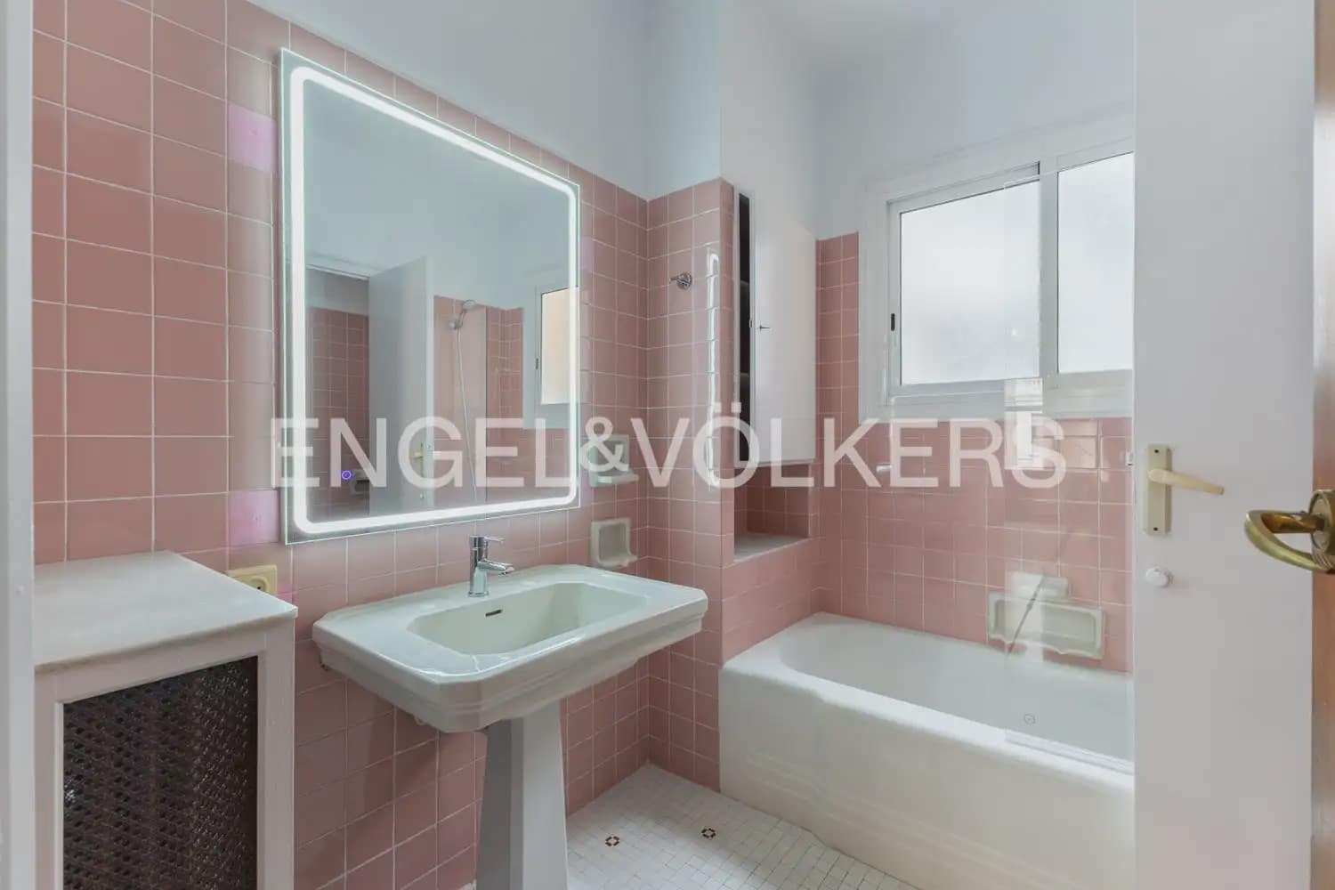 6 Zimmer Wohnung zu vermieten in Valencia Stadt - 4.300 € (Ref: 9897764)
