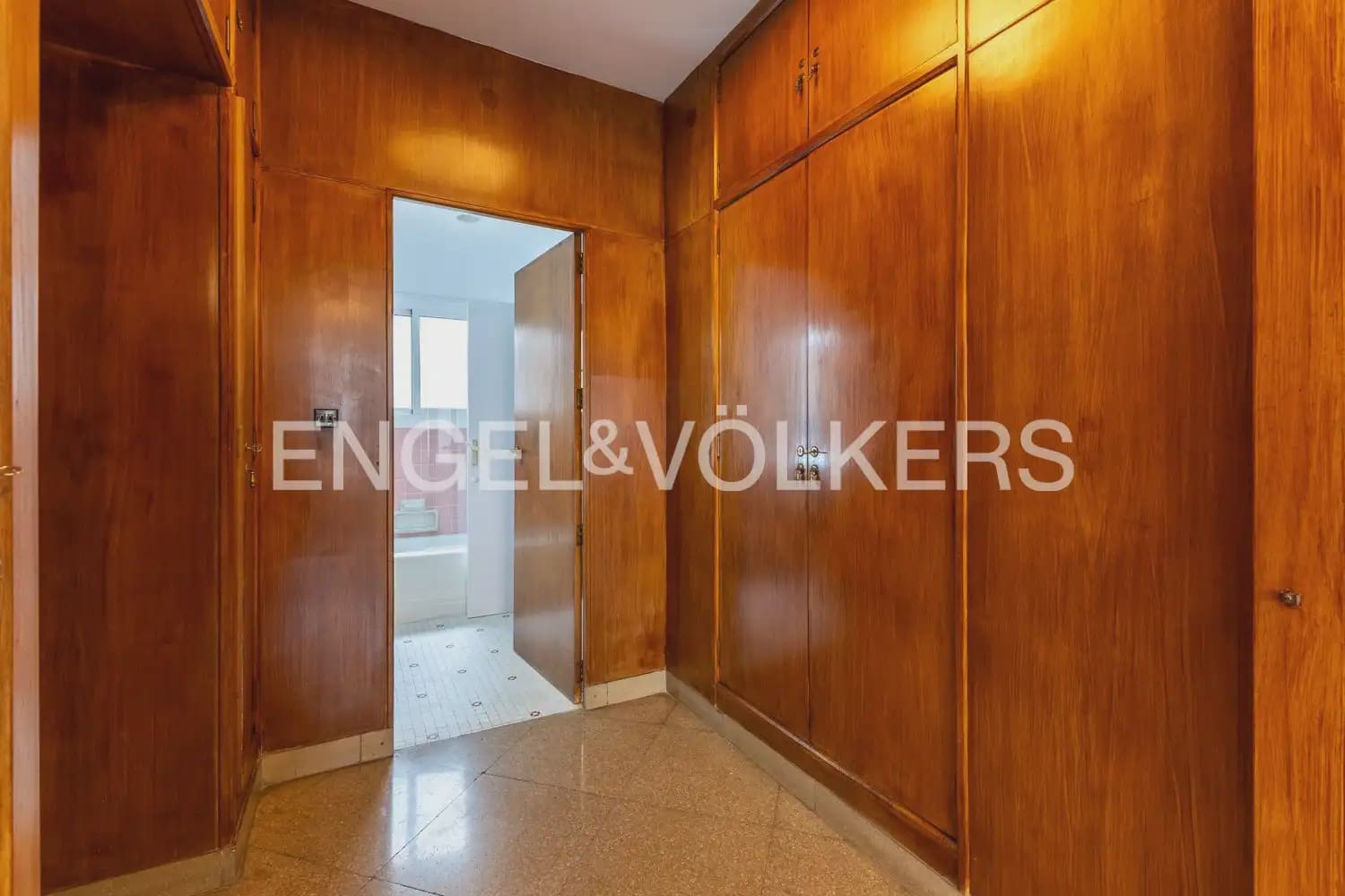 6 Zimmer Wohnung zu vermieten in Valencia Stadt - 4.300 € (Ref: 9897764)