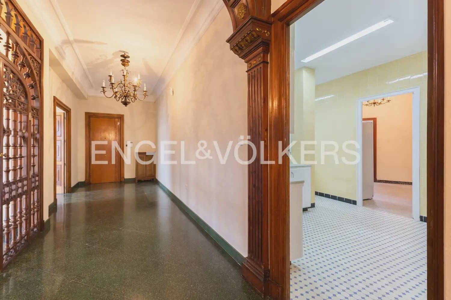 6 Zimmer Wohnung zu vermieten in Valencia Stadt - 4.300 € (Ref: 9897764)