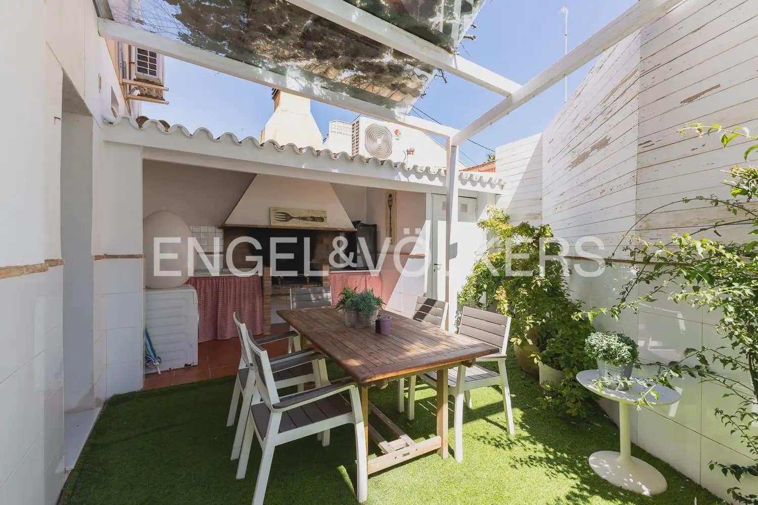 6 Zimmer Wohnung zu verkaufen in Valencia Stadt mit Pool - 990.000 € (Ref: 9897767)