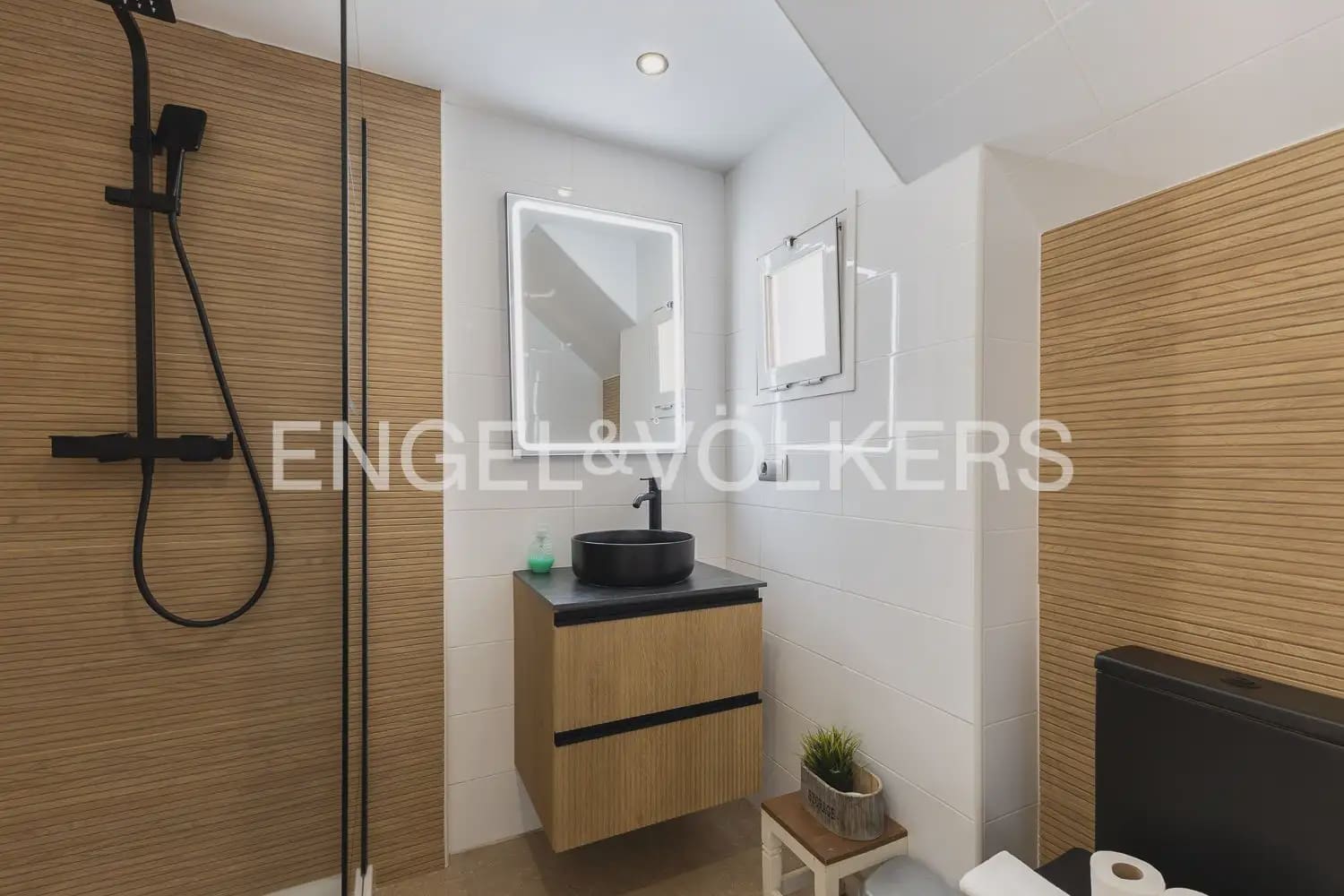 6 Zimmer Wohnung zu verkaufen in Valencia Stadt mit Pool - 990.000 € (Ref: 9897767)