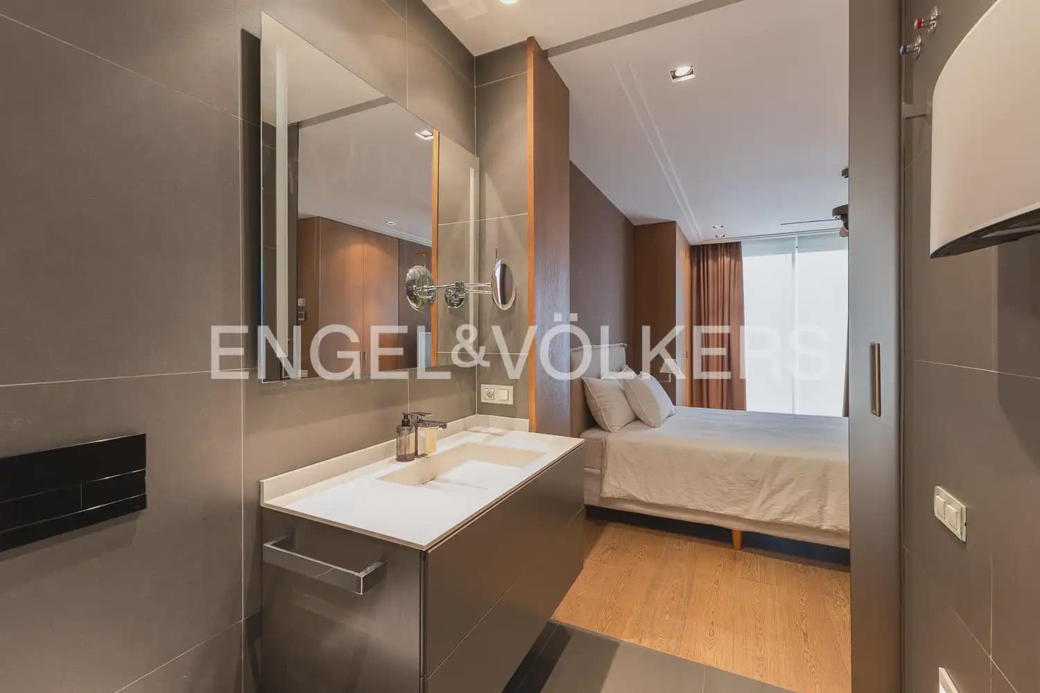 Piso de 4 habitaciones en València ciudad en venta con garaje - 1.290.000 € (Ref: 9897768)