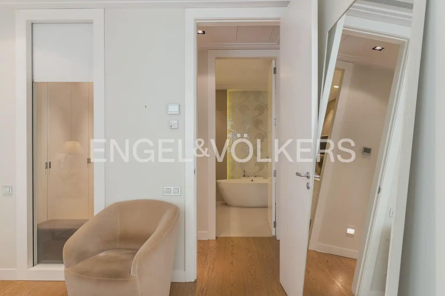 Piso de 4 habitaciones en València ciudad en venta con garaje - 1.290.000 € (Ref: 9897768)