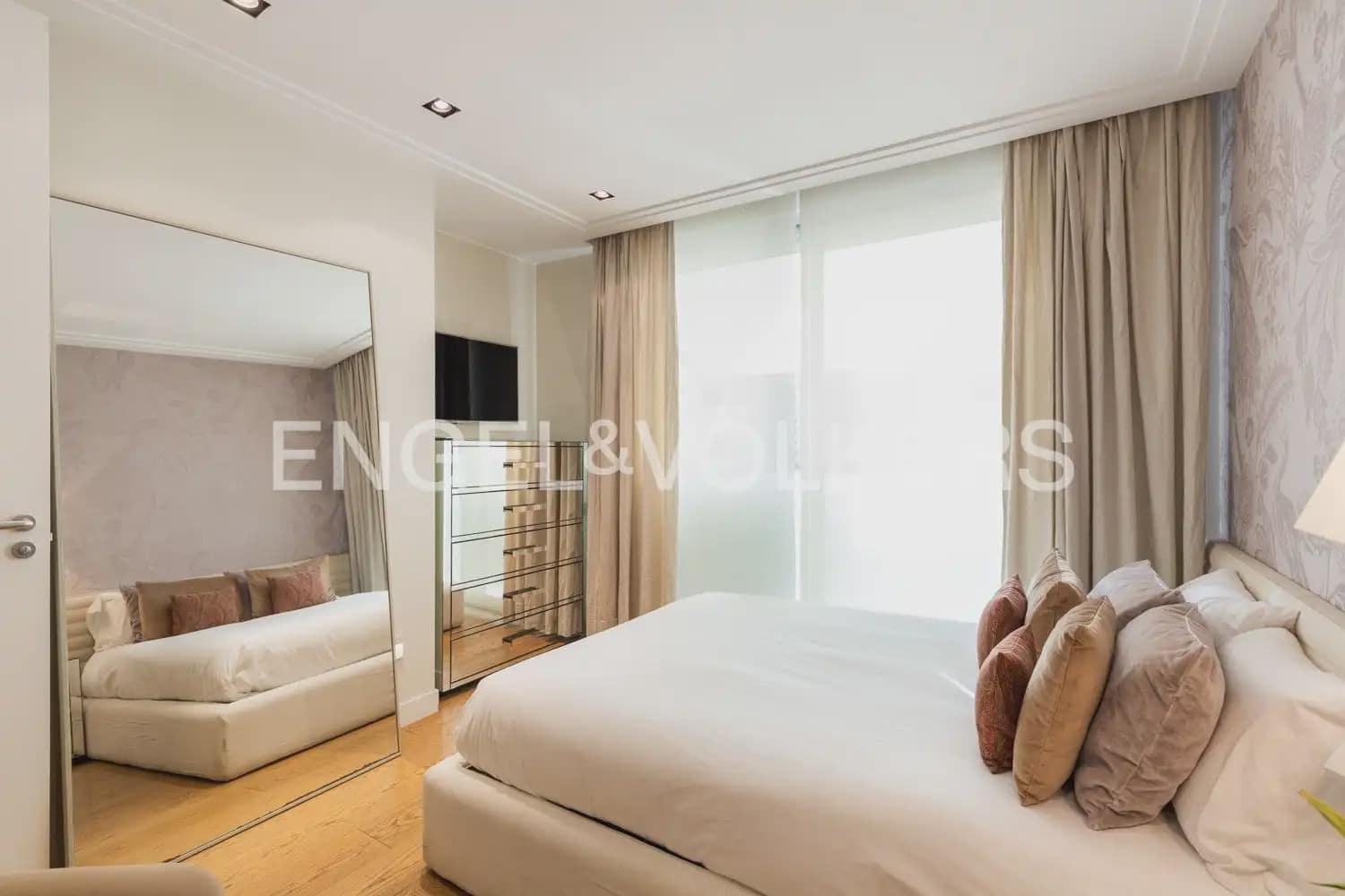 Piso de 4 habitaciones en València ciudad en venta con garaje - 1.290.000 € (Ref: 9897768)