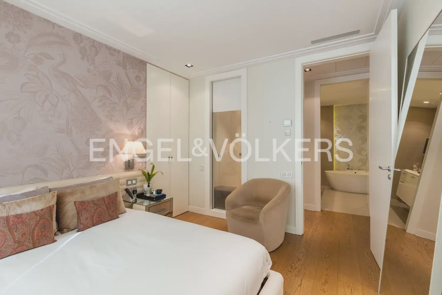 Piso de 4 habitaciones en València ciudad en venta con garaje - 1.290.000 € (Ref: 9897768)