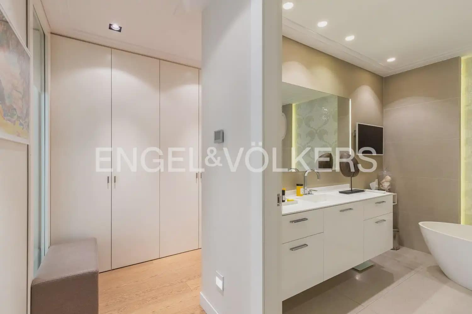 Piso de 4 habitaciones en València ciudad en venta con garaje - 1.290.000 € (Ref: 9897768)