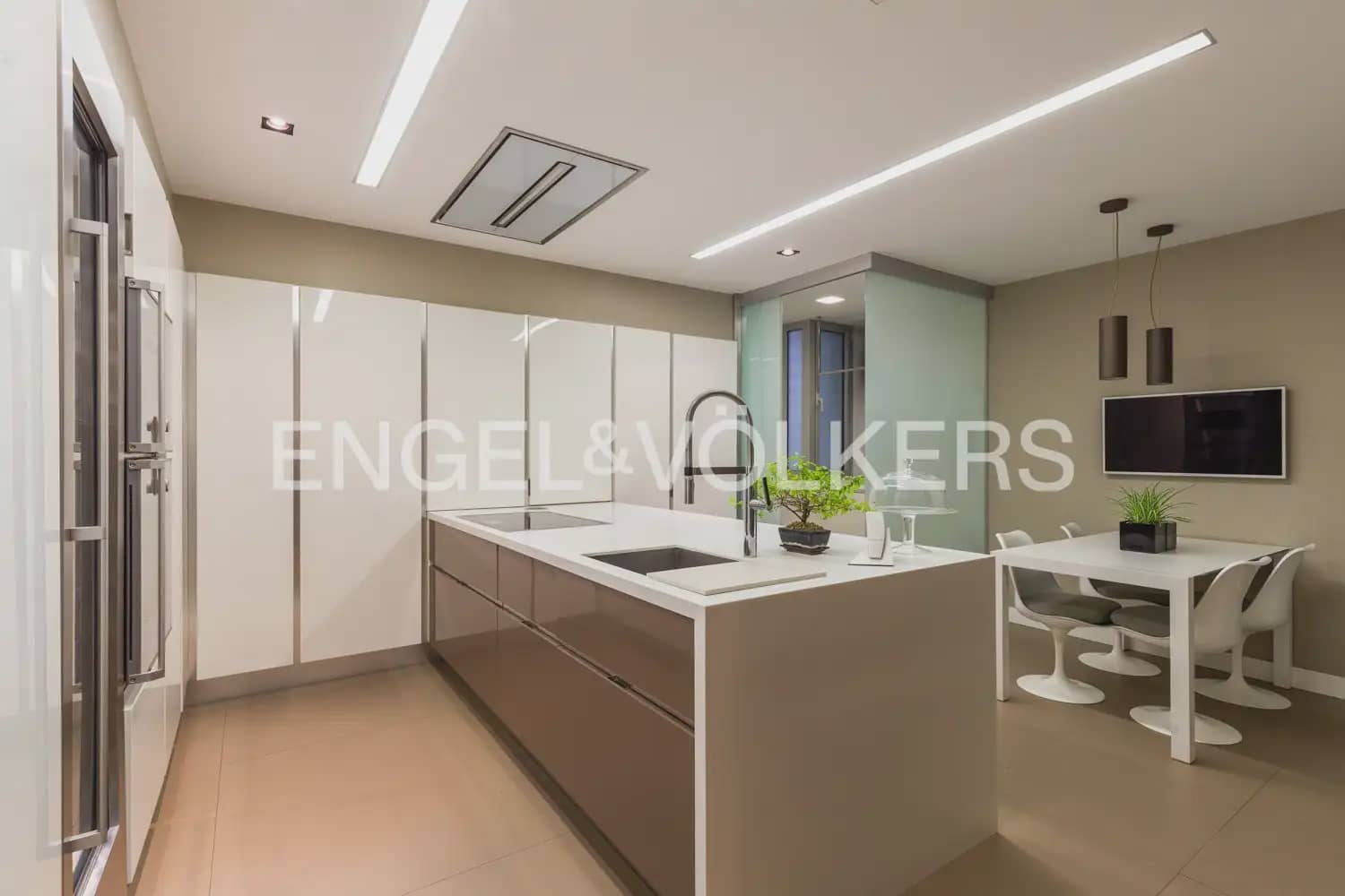 Piso de 4 habitaciones en València ciudad en venta con garaje - 1.290.000 € (Ref: 9897768)