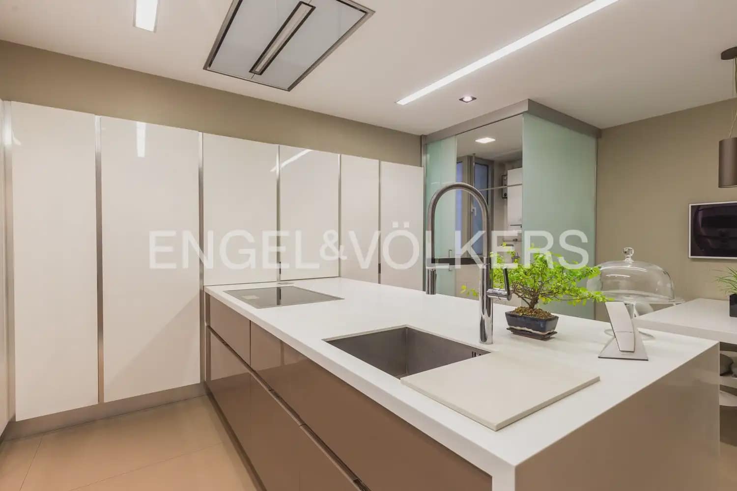 Piso de 4 habitaciones en València ciudad en venta con garaje - 1.290.000 € (Ref: 9897768)