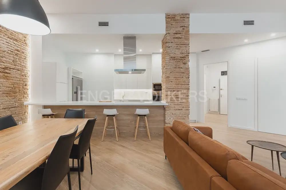 3 sypialnia Mieszkanie do wynajęcia w Miasto Walencja - 3 900 € (Ref: 9897770)