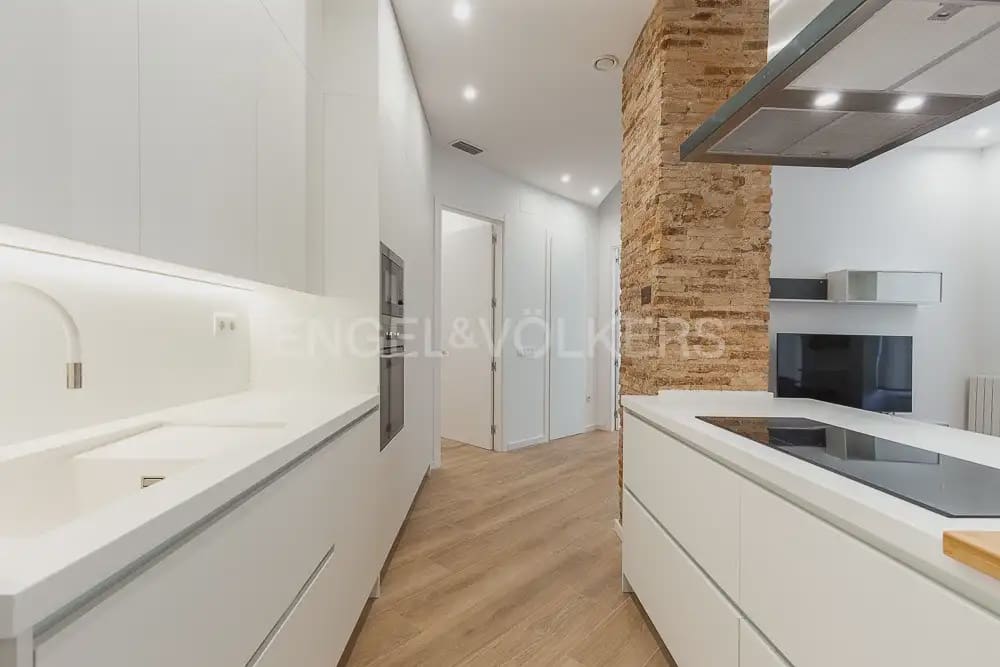 3 sypialnia Mieszkanie do wynajęcia w Miasto Walencja - 3 900 € (Ref: 9897770)