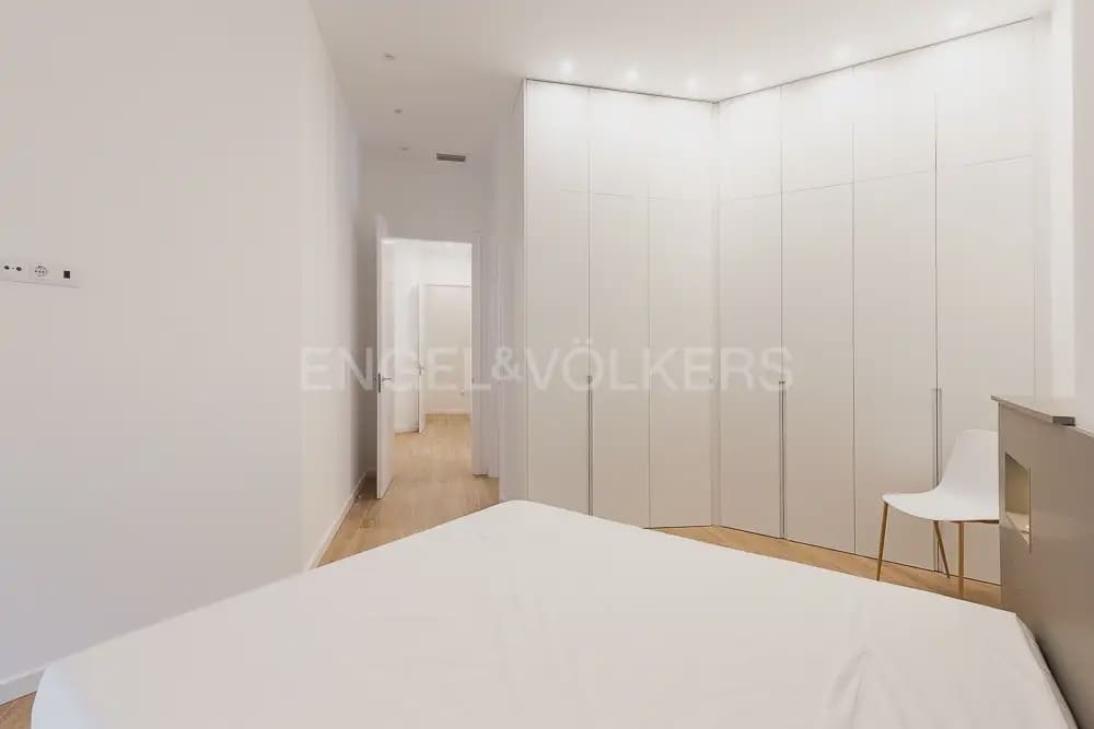 3 sypialnia Mieszkanie do wynajęcia w Miasto Walencja - 3 900 € (Ref: 9897770)