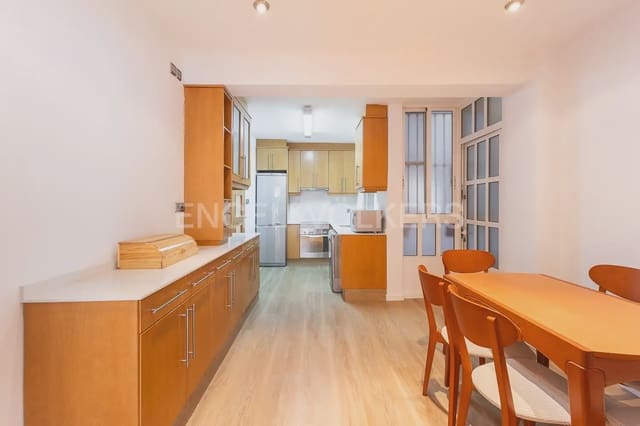 3 makuuhuone Asunto vuokrattavana paikassa Exposicio, Valencia kaupunki - 1 750 € (Ref: 9897771)