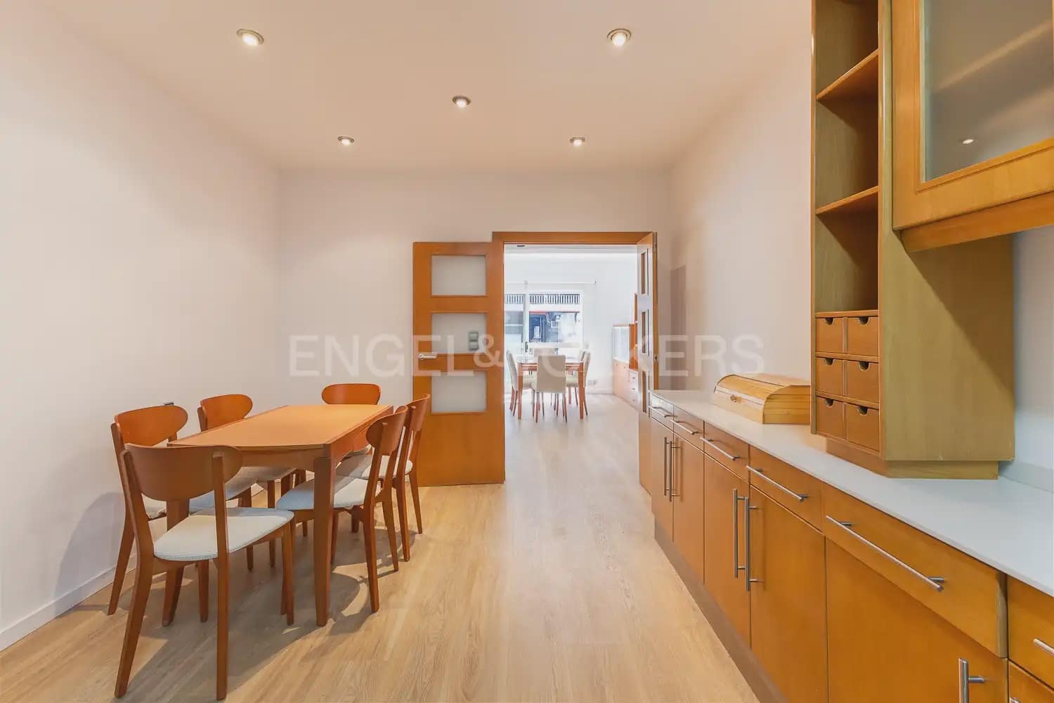 3 makuuhuone Asunto vuokrattavana paikassa Valencia kaupunki - 1 750 € (Ref: 9897771)
