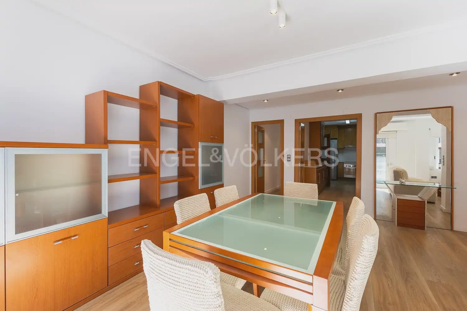 3 makuuhuone Asunto vuokrattavana paikassa Valencia kaupunki - 1 750 € (Ref: 9897771)