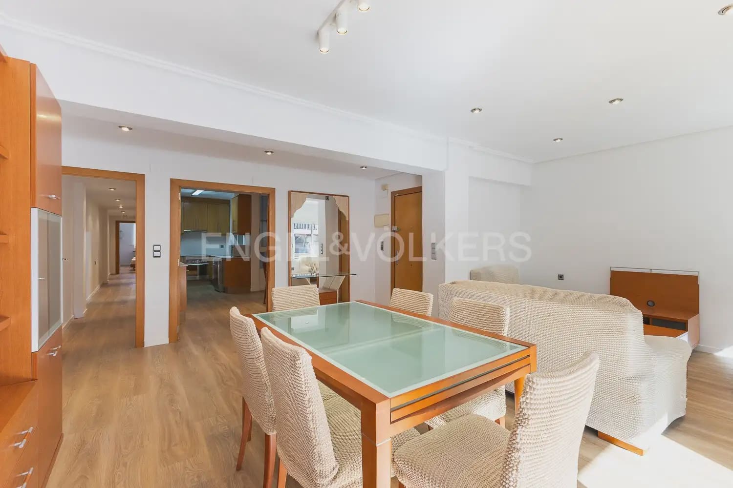 3 makuuhuone Asunto vuokrattavana paikassa Valencia kaupunki - 1 750 € (Ref: 9897771)