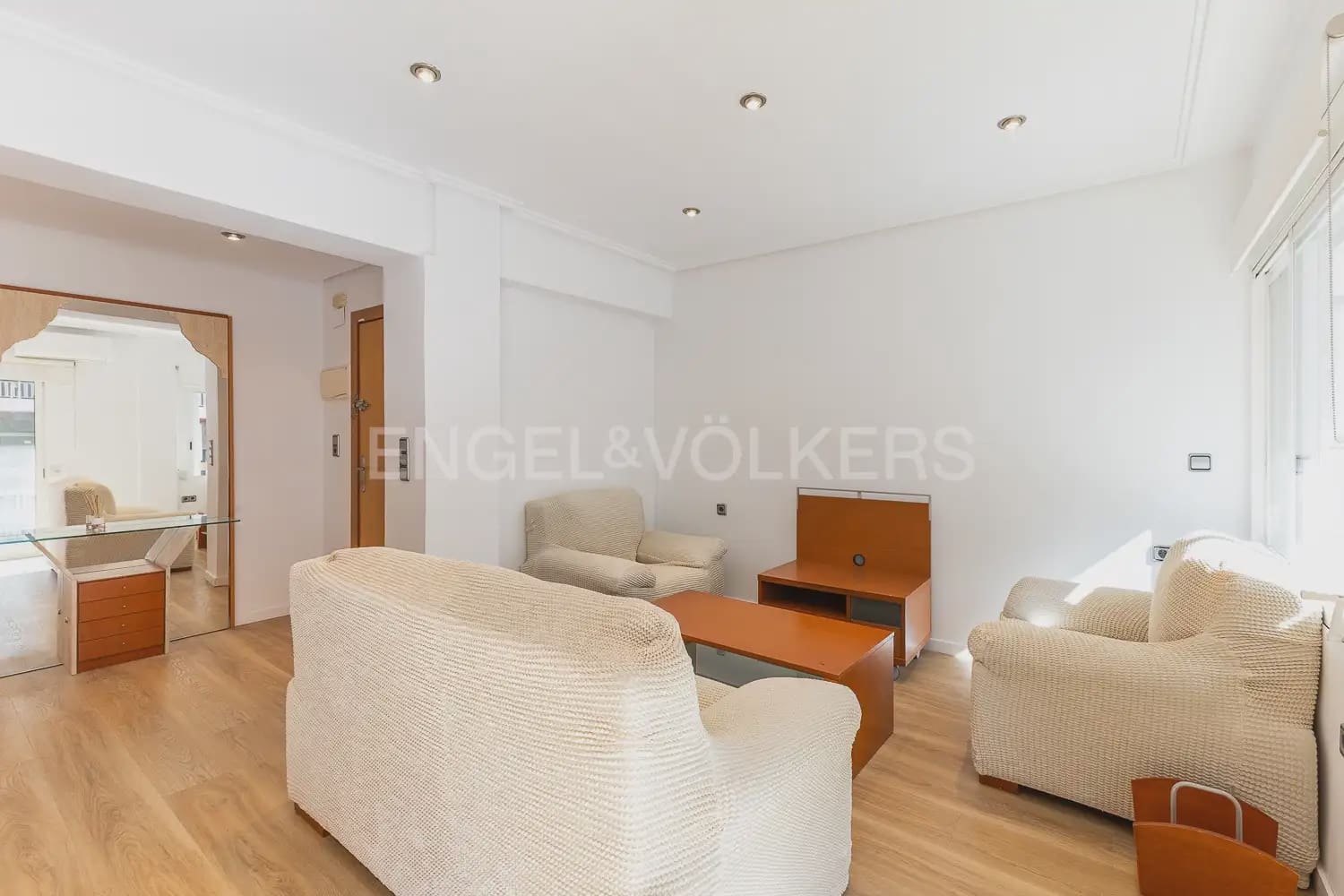 3 makuuhuone Asunto vuokrattavana paikassa Valencia kaupunki - 1 750 € (Ref: 9897771)