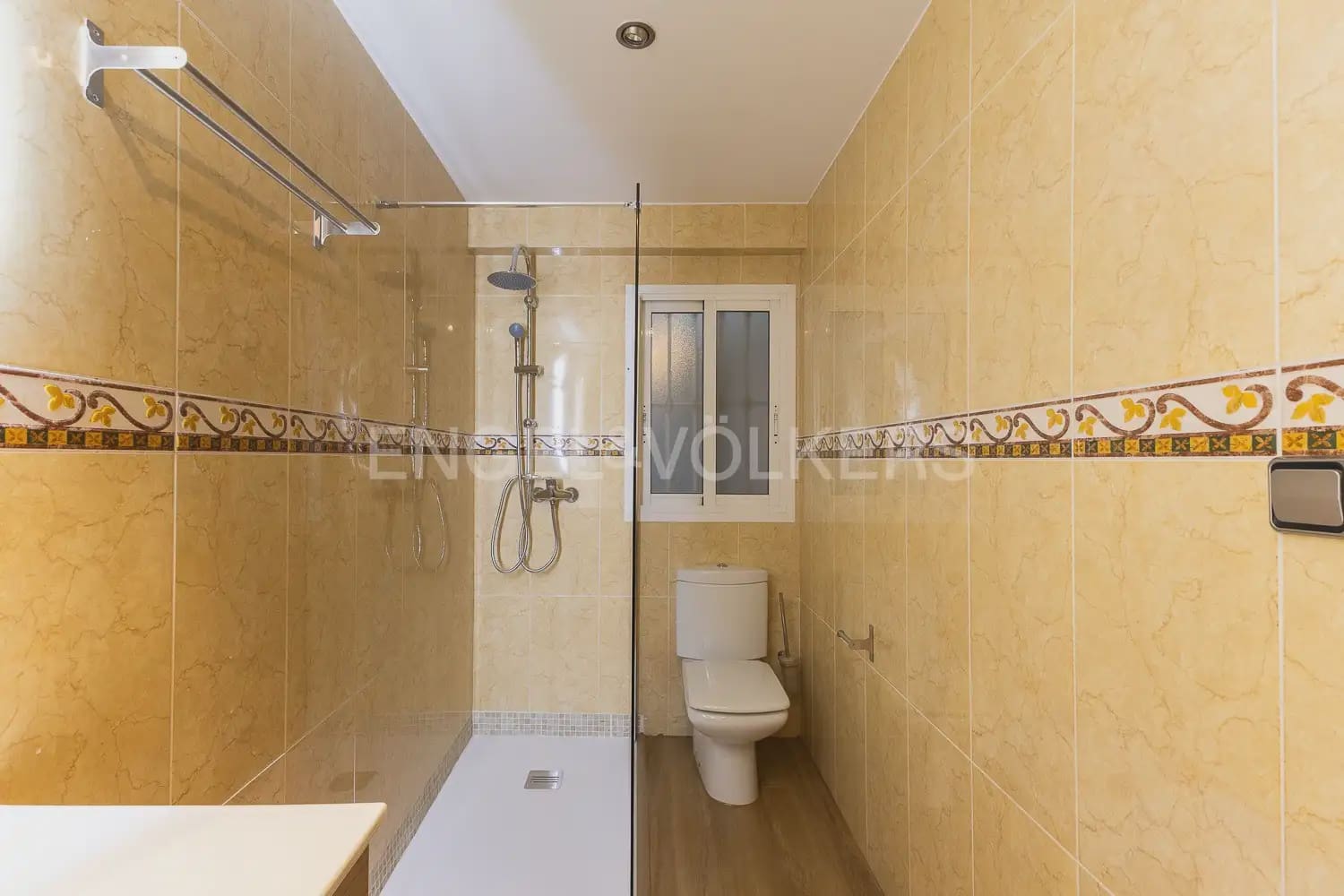 3 makuuhuone Asunto vuokrattavana paikassa Valencia kaupunki - 1 750 € (Ref: 9897771)