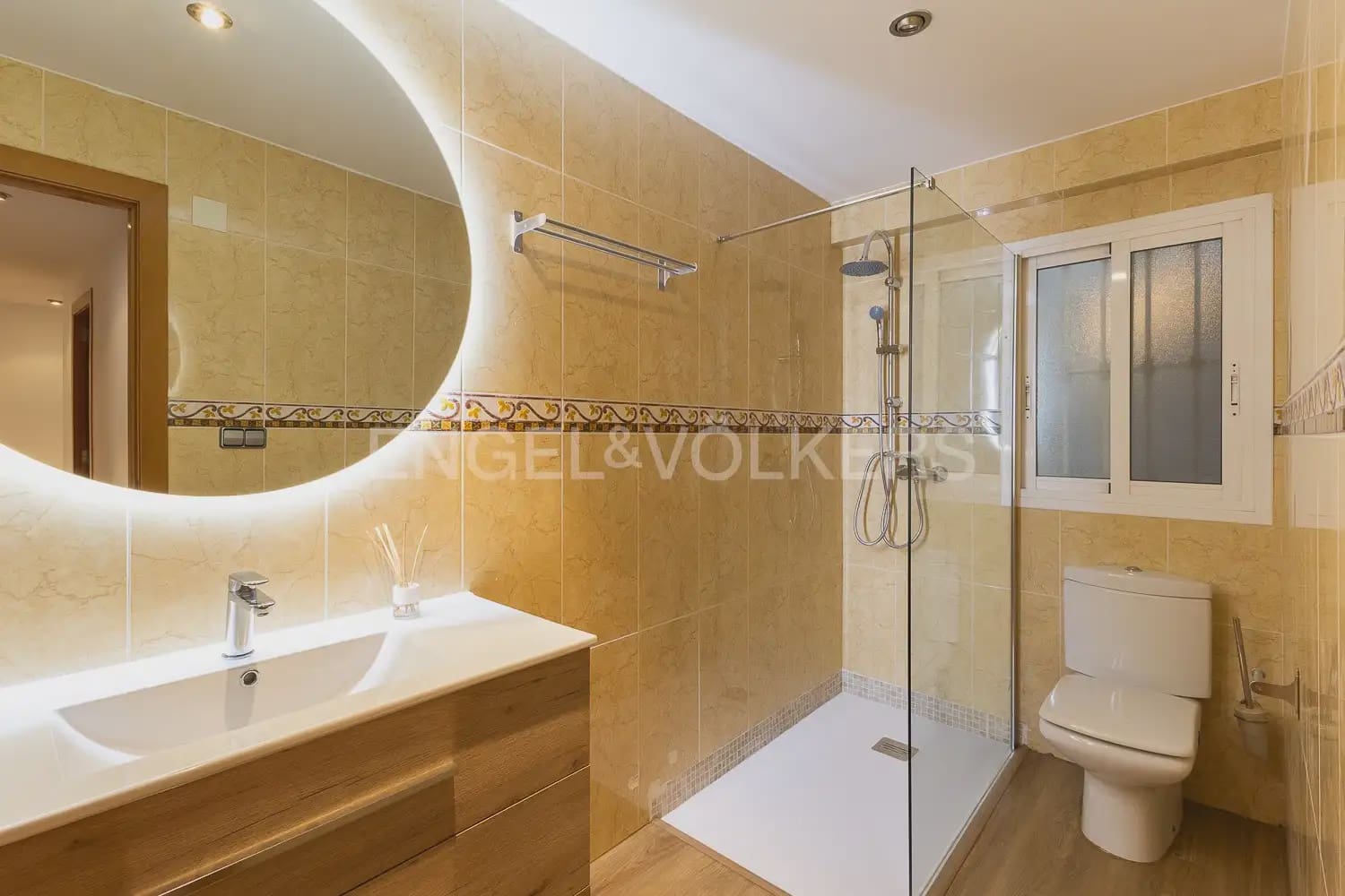 3 makuuhuone Asunto vuokrattavana paikassa Valencia kaupunki - 1 750 € (Ref: 9897771)