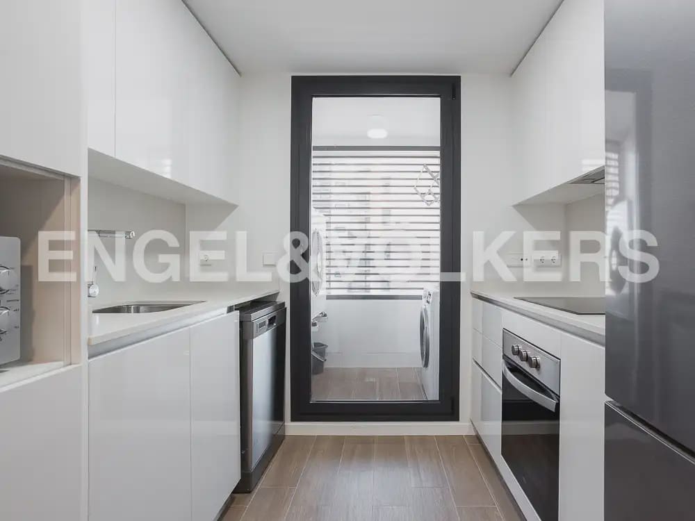 2 sovrum Lägenhet att hyra i Valencia stad med pool garage - 1 900 € (Ref: 9897773)