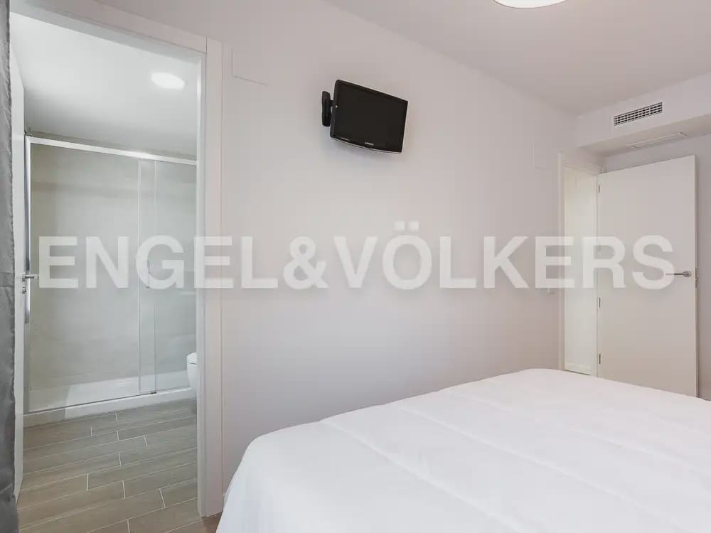 2 sovrum Lägenhet att hyra i Valencia stad med pool garage - 1 900 € (Ref: 9897773)