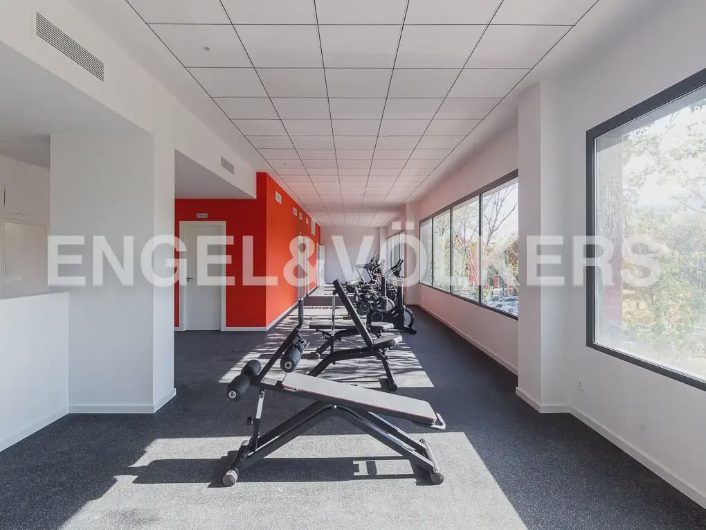 2 sovrum Lägenhet att hyra i Valencia stad med pool garage - 1 900 € (Ref: 9897773)