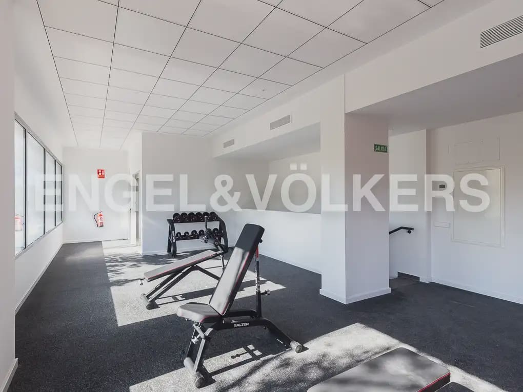 2 sovrum Lägenhet att hyra i Valencia stad med pool garage - 1 900 € (Ref: 9897773)