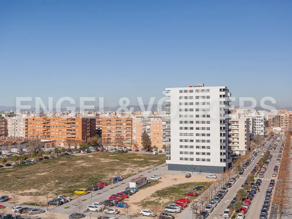 2 sovrum Lägenhet att hyra i Valencia stad med pool garage - 1 900 € (Ref: 9897773)