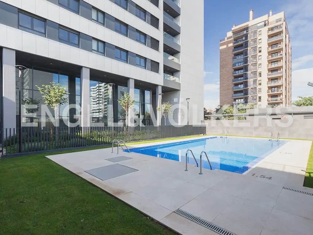 2 sovrum Lägenhet att hyra i Valencia stad med pool garage - 1 900 € (Ref: 9897773)