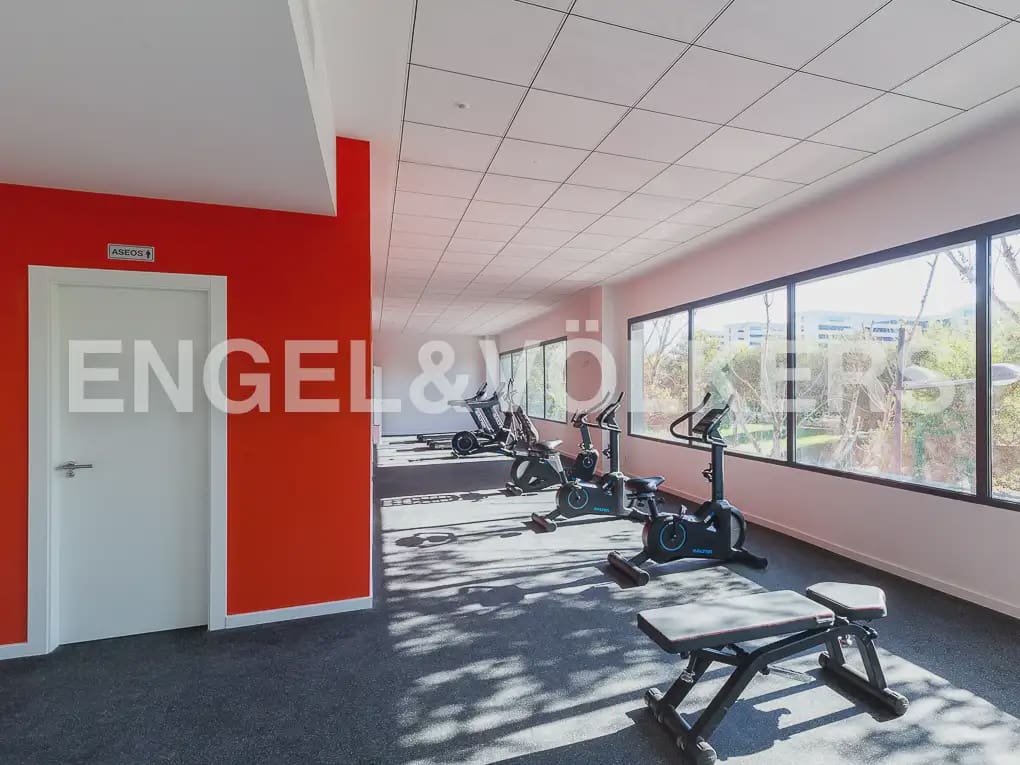 2 sovrum Lägenhet att hyra i Valencia stad med pool garage - 1 900 € (Ref: 9897773)
