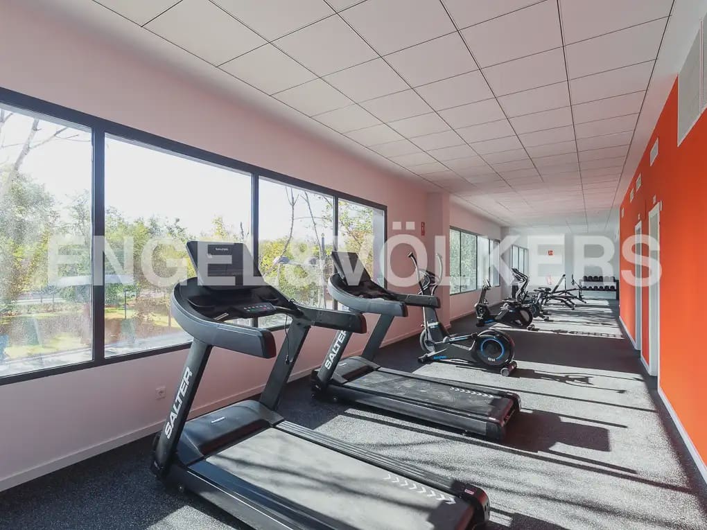 2 sovrum Lägenhet att hyra i Valencia stad med pool garage - 1 900 € (Ref: 9897773)