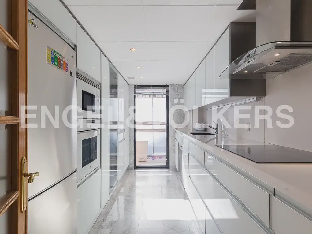 4 camera da letto Appartamento da affittare in Valencia citta con garage - 2.800 € (Rif: 9897775)