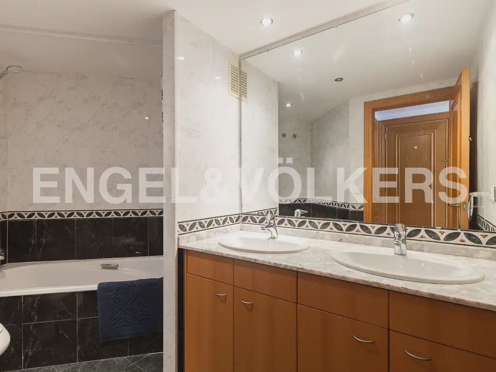 4 camera da letto Appartamento da affittare in Valencia citta con garage - 2.800 € (Rif: 9897775)