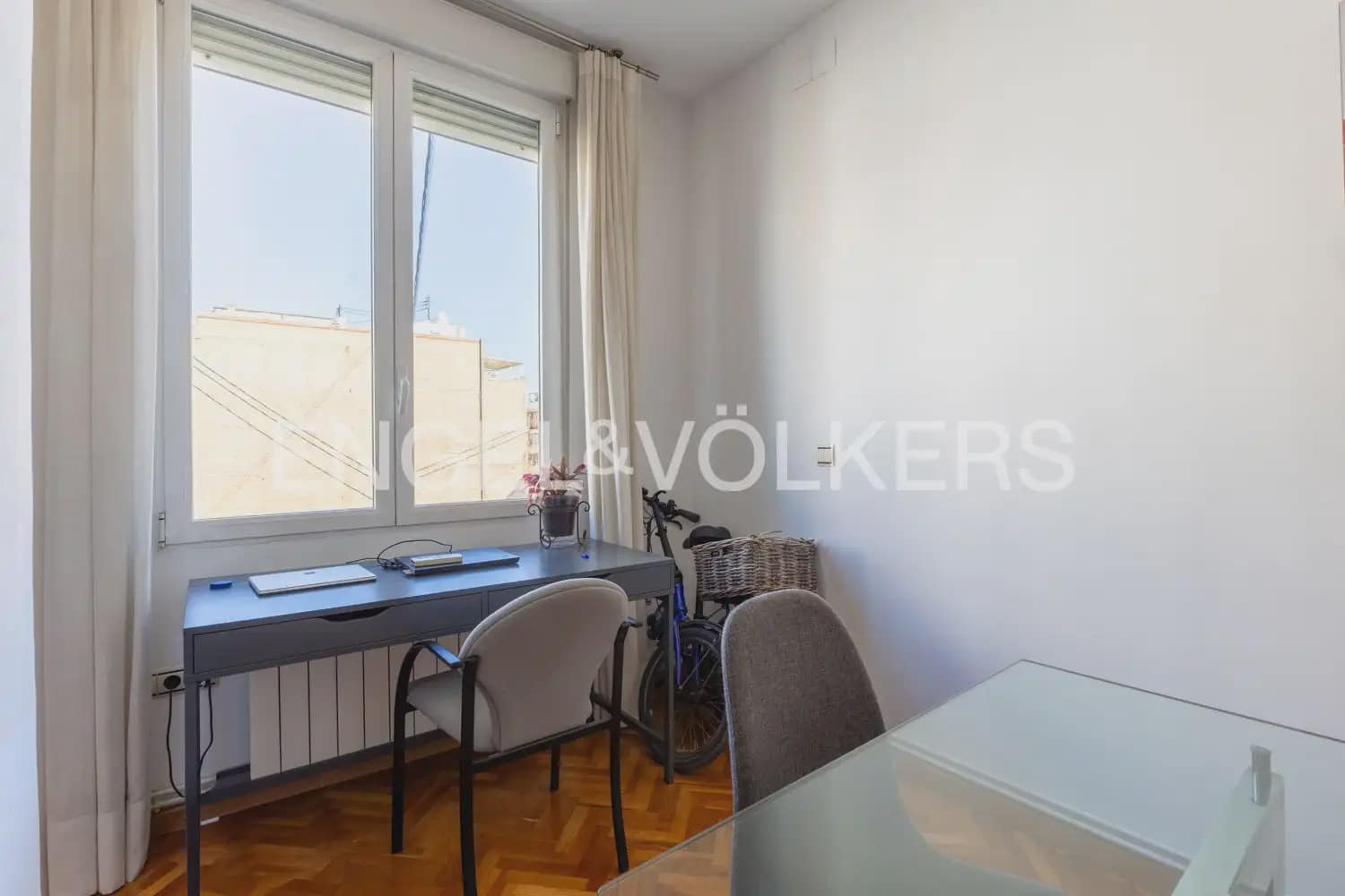 3 makuuhuone Asunto vuokrattavana paikassa Valencia kaupunki mukana 
autotalli - 2 400 € (Ref: 9897786)