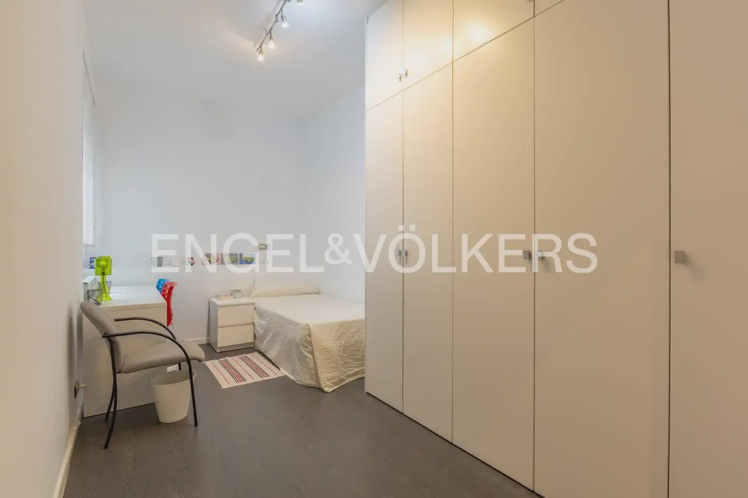 3 makuuhuone Asunto vuokrattavana paikassa Valencia kaupunki mukana 
autotalli - 2 400 € (Ref: 9897786)