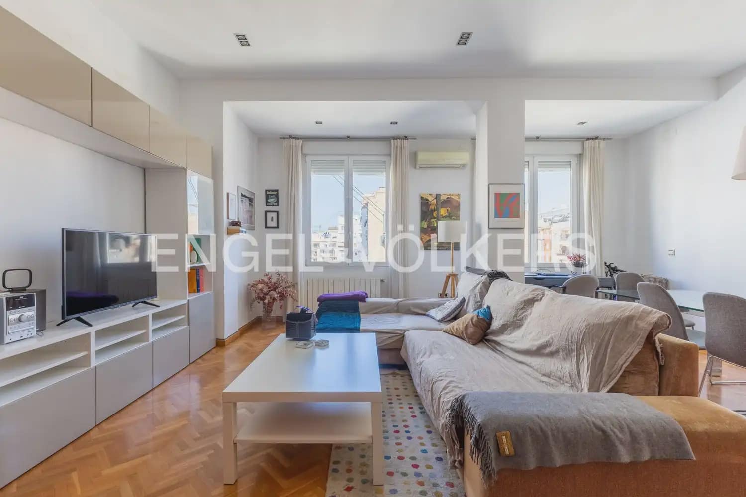3 makuuhuone Asunto vuokrattavana paikassa Valencia kaupunki mukana 
autotalli - 2 400 € (Ref: 9897786)