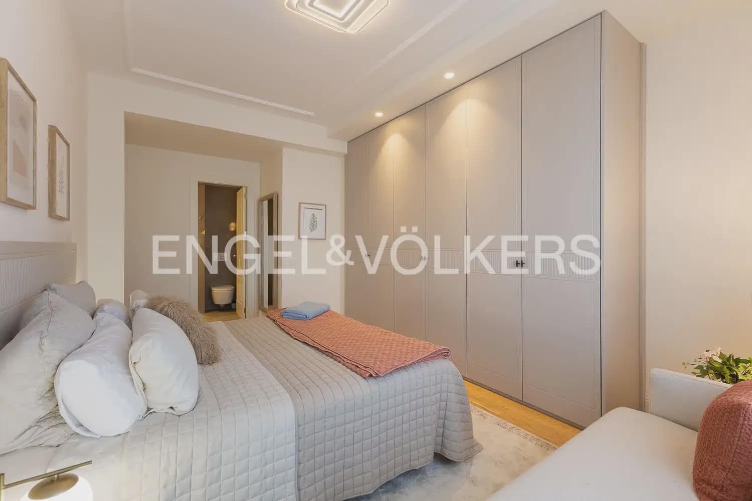 Piso de 5 habitaciones en València ciudad en venta - 1.275.000 € (Ref: 9897791)