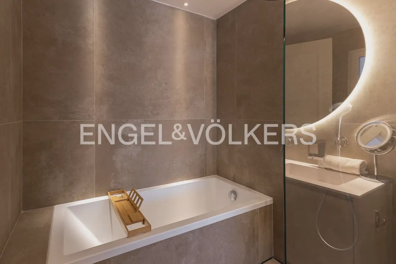Piso de 5 habitaciones en València ciudad en venta - 1.275.000 € (Ref: 9897791)