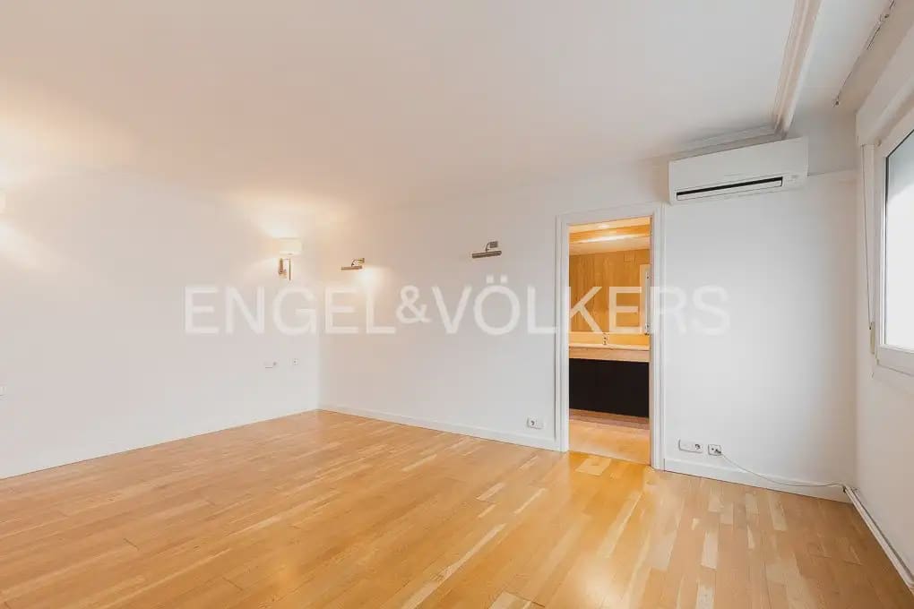 3 Zimmer Wohnung zu verkaufen in Valencia Stadt mit Garage - 1.350.000 € (Ref: 9897792)