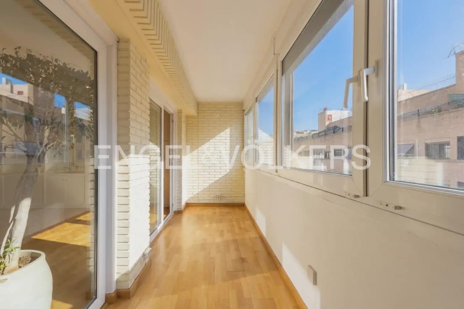 3 Zimmer Wohnung zu verkaufen in Valencia Stadt mit Garage - 1.350.000 € (Ref: 9897792)