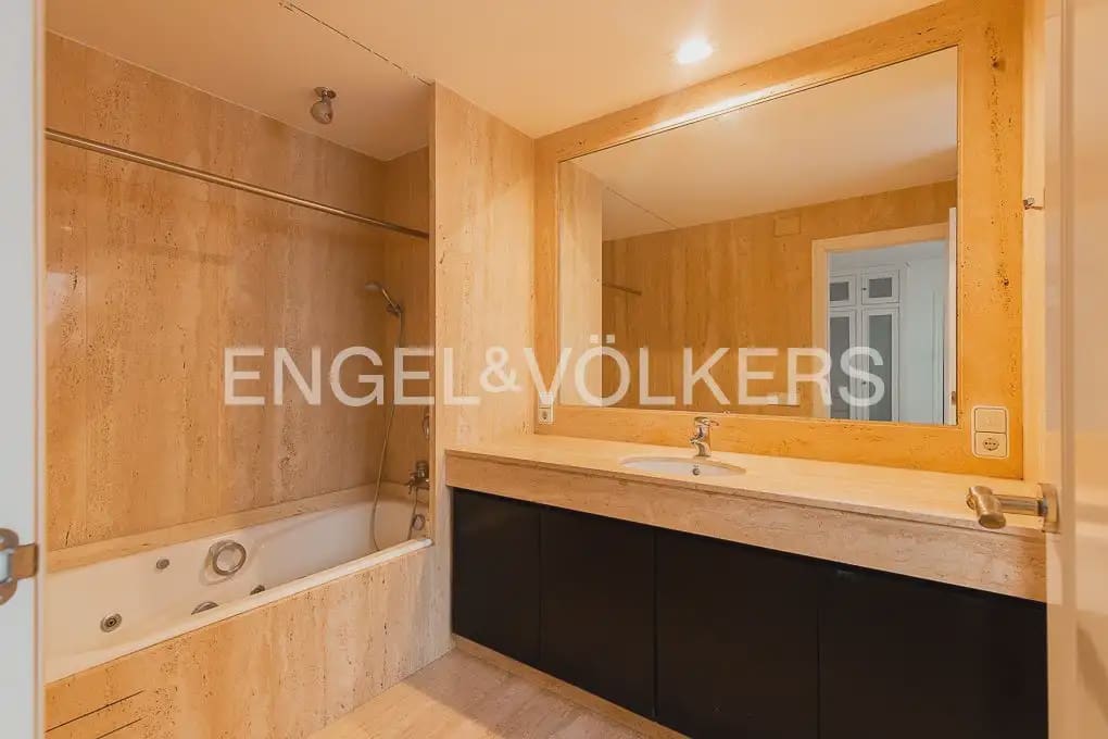 3 Zimmer Wohnung zu verkaufen in Valencia Stadt mit Garage - 1.350.000 € (Ref: 9897792)