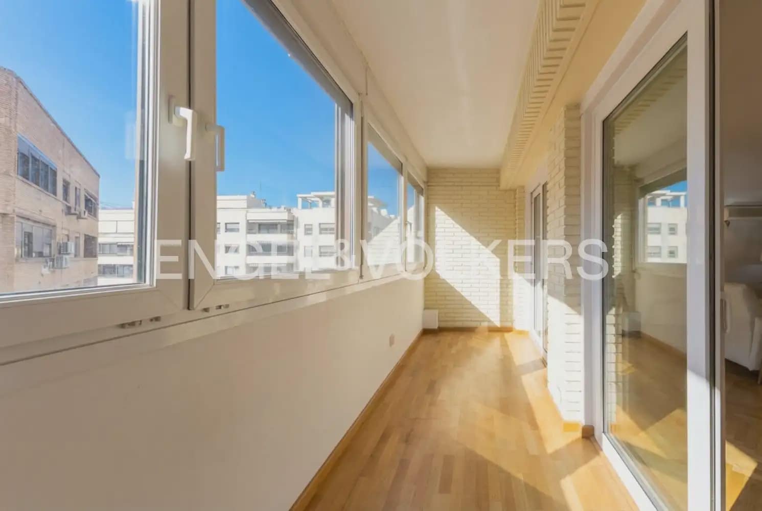 3 Zimmer Wohnung zu verkaufen in Valencia Stadt mit Garage - 1.350.000 € (Ref: 9897792)