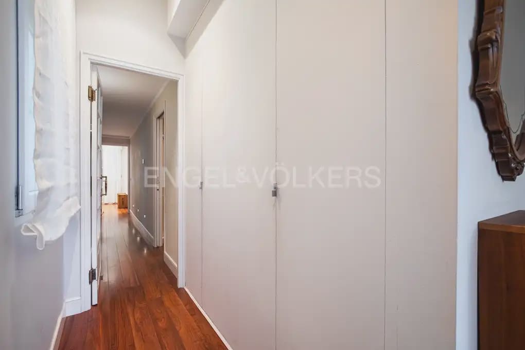Appartement de 3 chambres à louer à Valence ville avec garage - 3 200 € (Ref: 9897795)